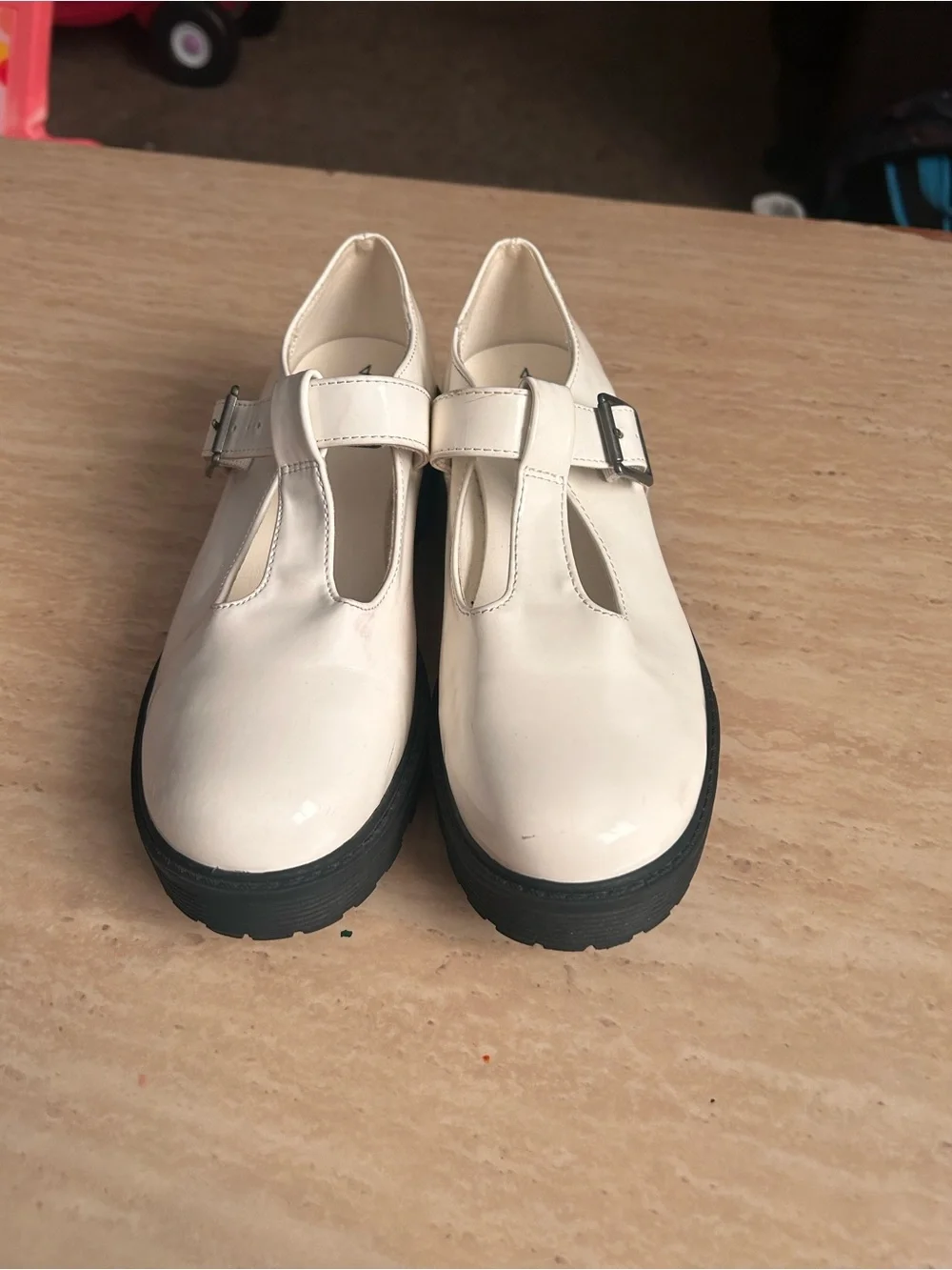Wonder Nation Mary Jane T-Strap Platform White Patent Girls Size 4 Memory Foam